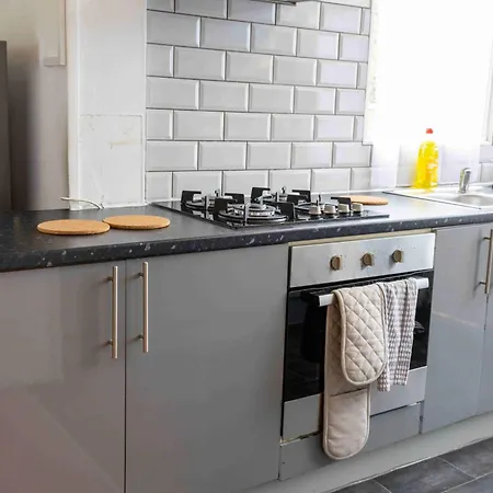 3-bed-patchway-self-check-in-parking-wi-fi-sleeps 5 *