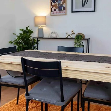 3-bed-patchway-self-check-in-parking-wi-fi-sleeps 5 *