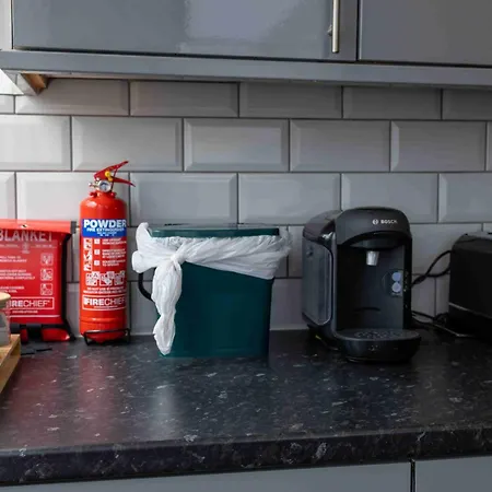 Ferienhaus 3-bed-patchway-self-check-in-parking-wi-fi-sleeps 5 Bristol